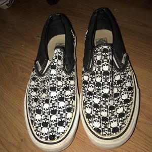 Vans skulls slip ons size 8.5 women’s